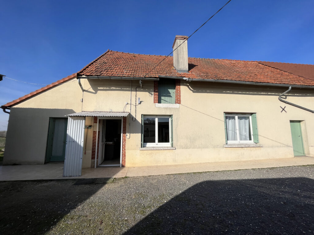 LONGERE AVEC VUE SUR LA CAMPAGNE – 5 pièces – 2 chambres – 4  – 130 m²