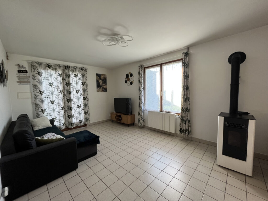 LONGERE AVEC VUE SUR LA CAMPAGNE – 5 pièces – 2 chambres – 4  – 130 m²