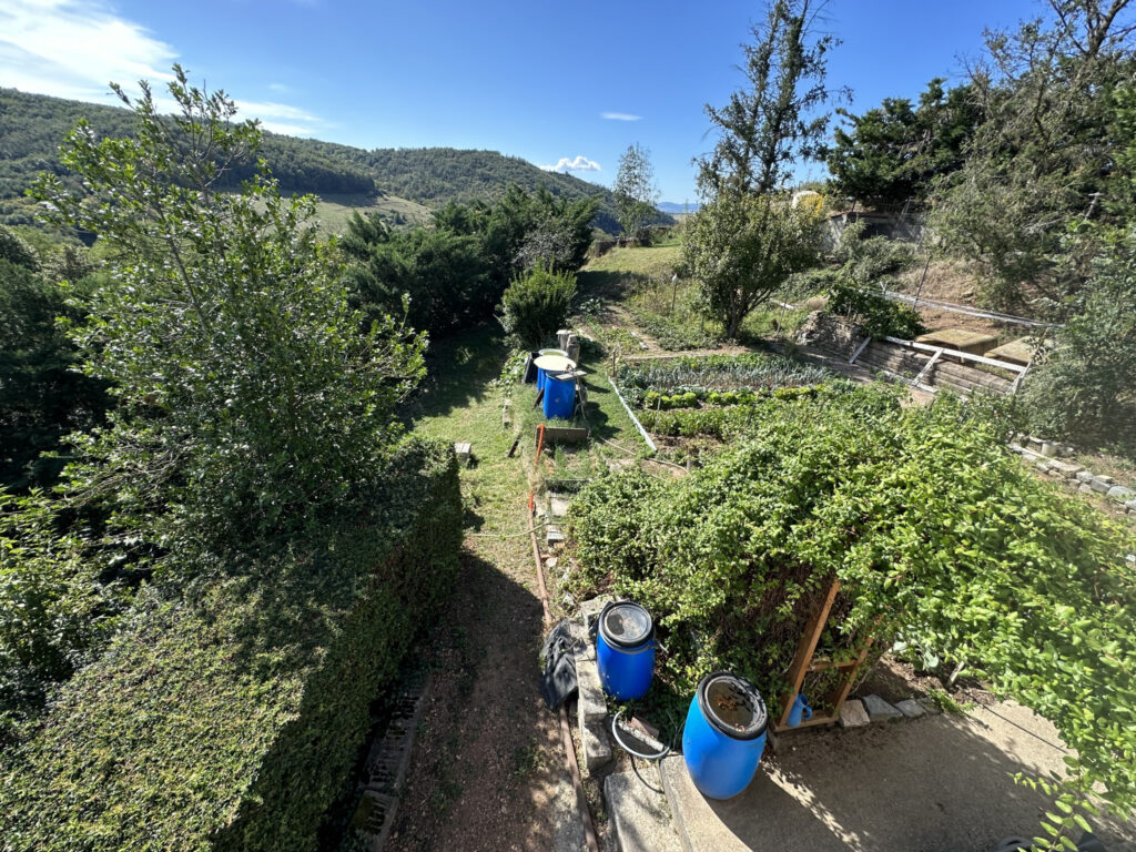 MAISON D’HABITATION ELEVEE SUR SOUS-SOL COMPLET AVEC TERRAIN – 7 pièces – 5 chambres – 4  – 155 m²