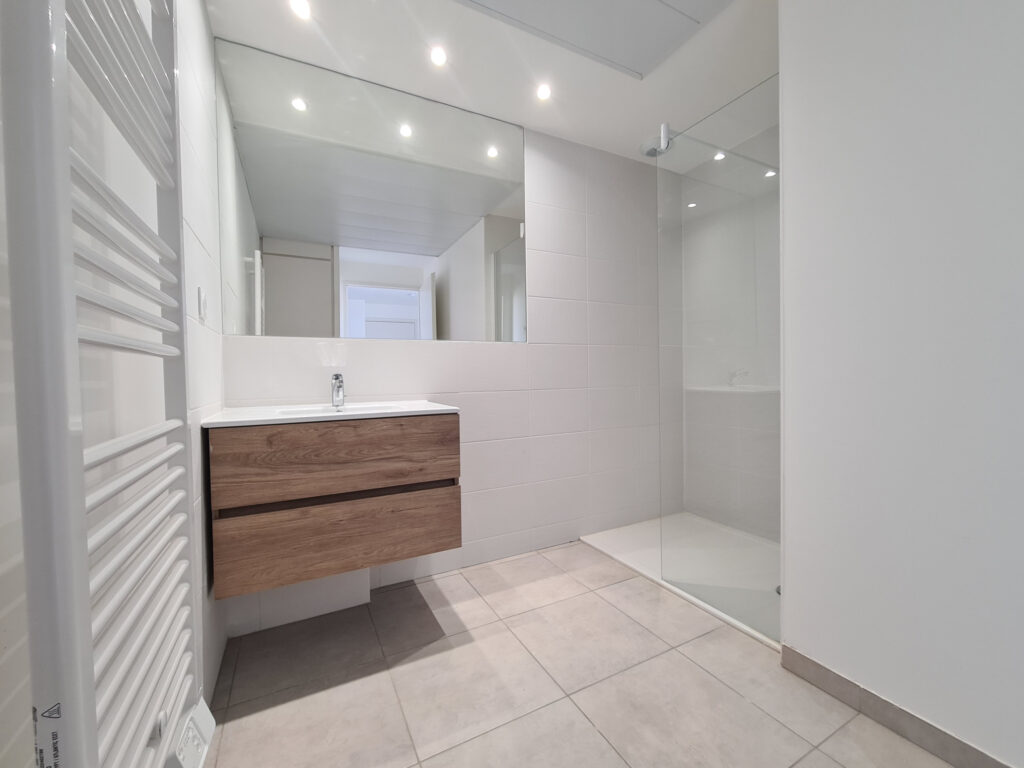 Appartement Duplex T4 avec 2 Terrasses. Parking en Sous-Sol, – 4 pièces – 3 chambres – NR  – 88.06 m²