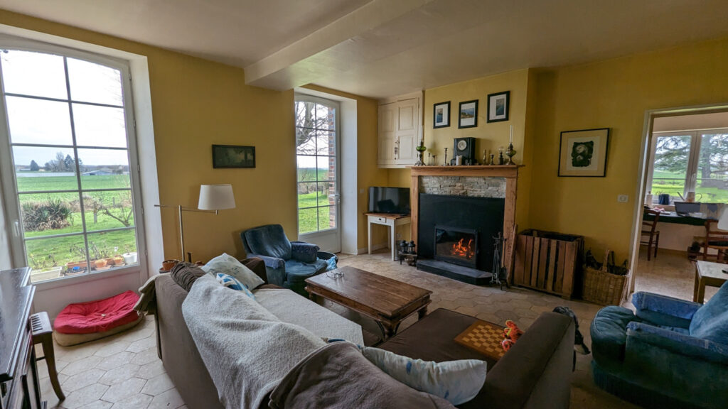 Entre Joigny et Courtenay, maison ancienne au calme – 5 pièces – 3 chambres – NR  – 132.06 m²