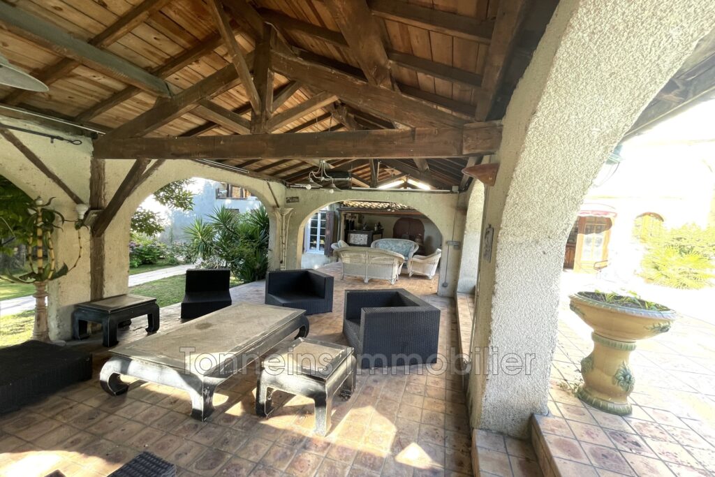 Lot Maison de maître et 2 maisons piscine – 8 pièces – 4 chambres – 4  – 176.73 m²