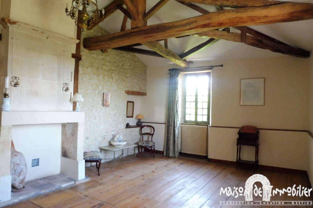ANCIEN PRESBYTERE A MODERNISER – 8 pièces – 5 chambres – 4  – 317 m²