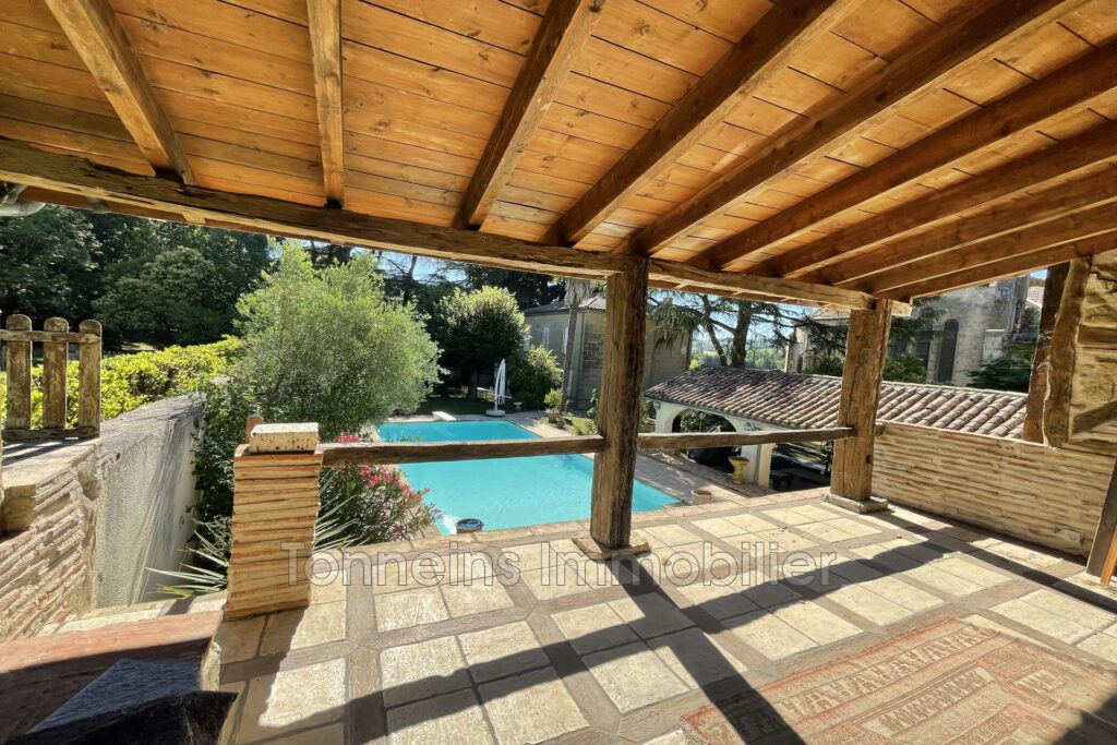 Lot Maison de maître et 2 maisons piscine – 8 pièces – 4 chambres – 4  – 176.73 m²