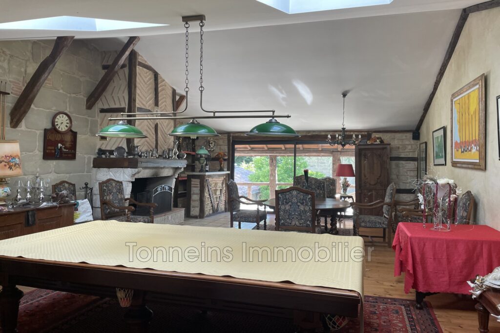 Lot Maison de maître et 2 maisons piscine – 8 pièces – 4 chambres – 4  – 176.73 m²