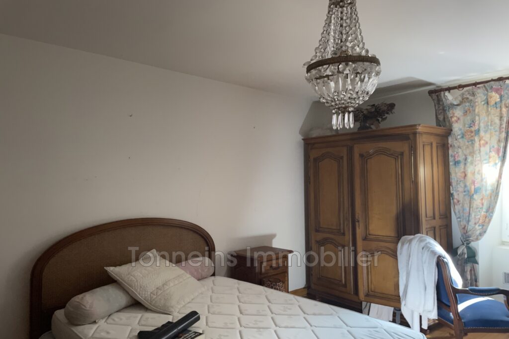 Lot Maison de maître et 2 maisons piscine – 8 pièces – 4 chambres – 4  – 176.73 m²