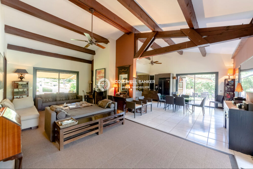 Charmante propriété dans un quartier verdoyant au calme – 6 pièces – 5 chambres – 250.00 m²