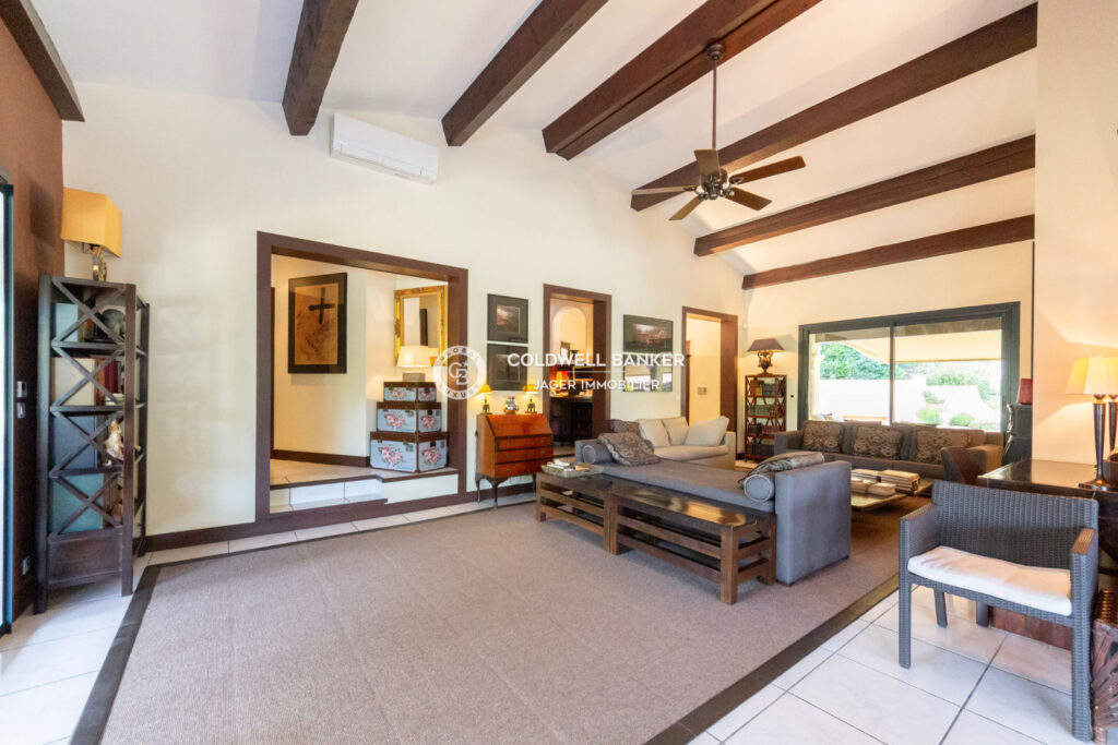 Charmante propriété dans un quartier verdoyant au calme – 6 pièces – 5 chambres – 250.00 m²