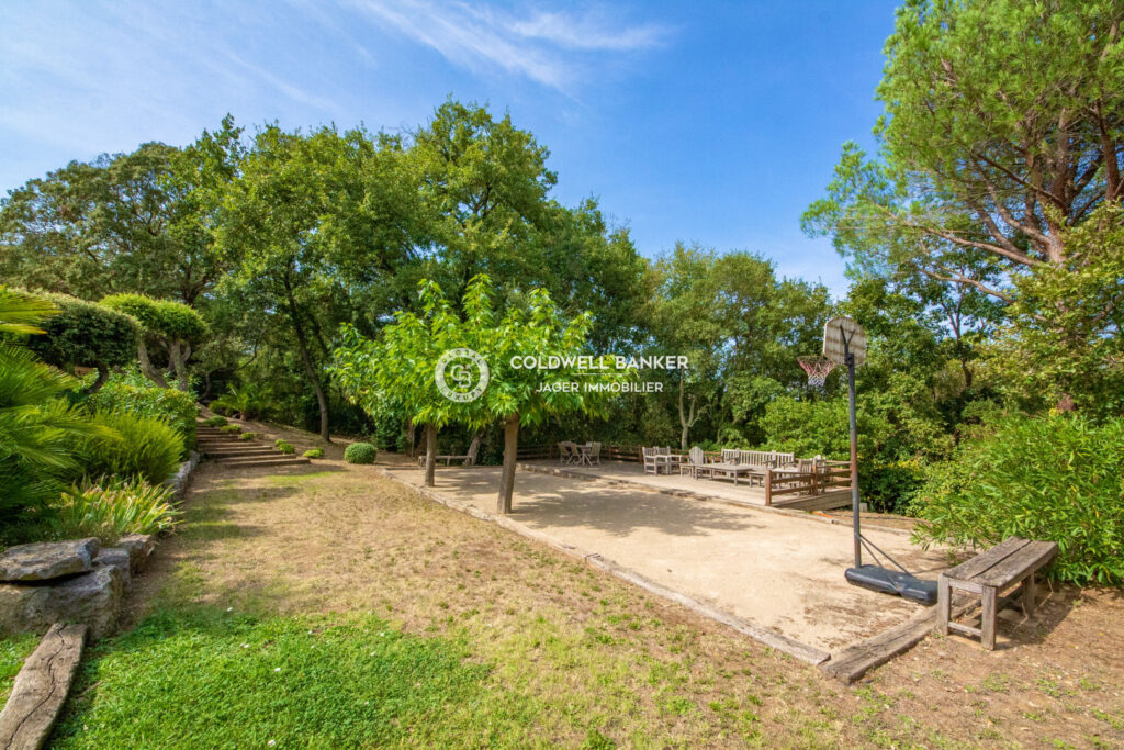 Charmante propriété dans un quartier verdoyant au calme – 6 pièces – 5 chambres – 250.00 m²