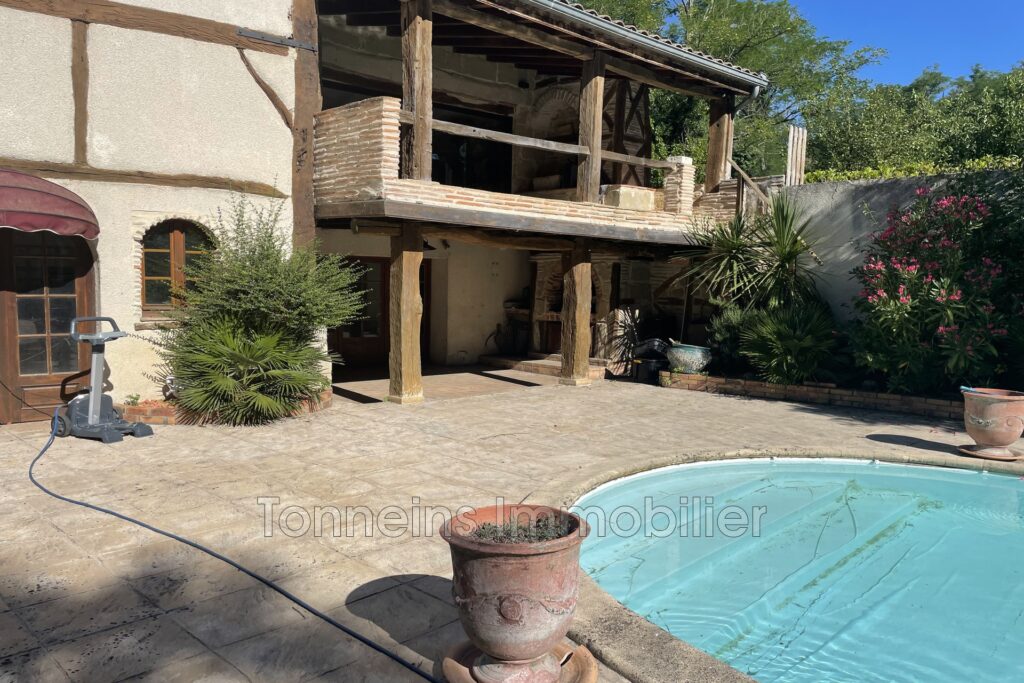 Lot Maison de maître et 2 maisons piscine – 8 pièces – 4 chambres – 4  – 176.73 m²