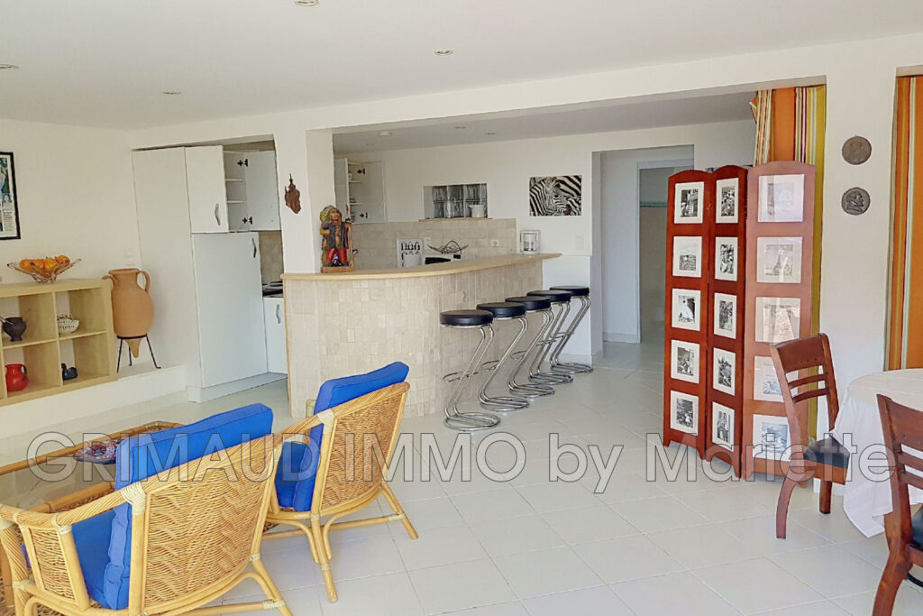 Triple vue mer panoramique pour cette très belle villa avec pi – 8 pièces – 5 chambres – 205.00 m²