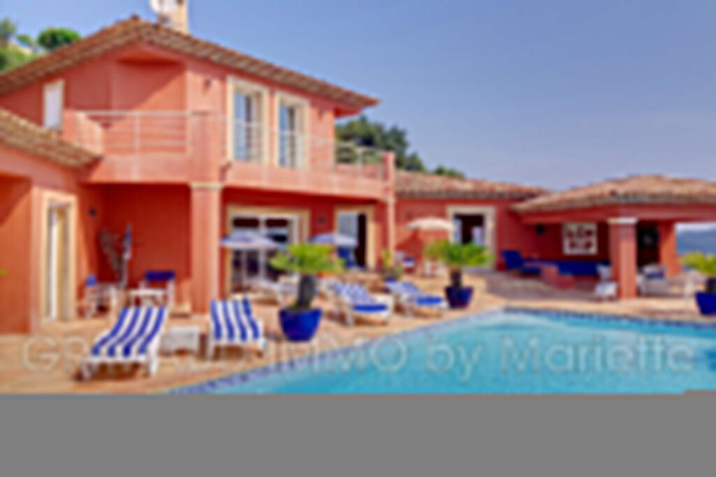 Triple vue mer panoramique pour cette très belle villa avec pi – 8 pièces – 5 chambres – 205.00 m²