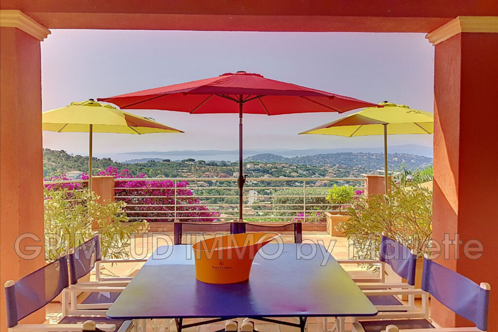 Triple vue mer panoramique pour cette très belle villa avec pi – 8 pièces – 5 chambres – 205.00 m²