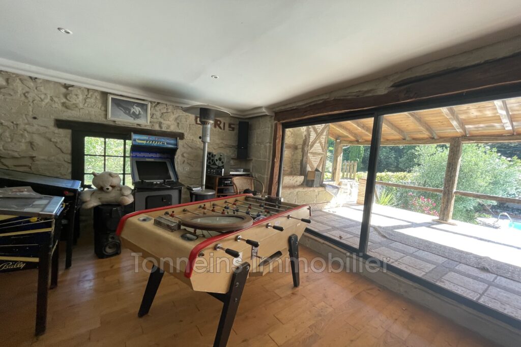 Lot Maison de maître et 2 maisons piscine – 8 pièces – 4 chambres – 4  – 176.73 m²