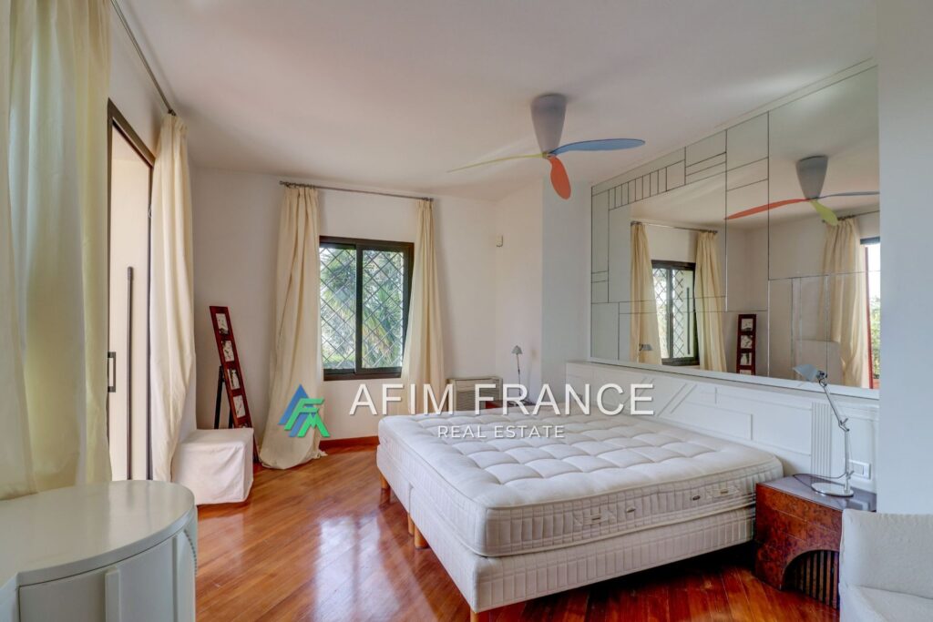 vente villa 7 Pièce(s) – 7 pièces – 6 chambres – 360.00 m²