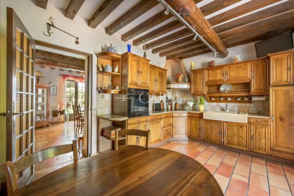 À quelques pas du parc de Mathan et son étang, ancien corps de – 8 pièces – 4 chambres – 4  – 238.00 m²