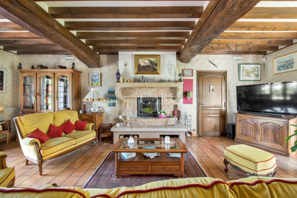 À quelques pas du parc de Mathan et son étang, ancien corps de – 8 pièces – 4 chambres – 4  – 238.00 m²