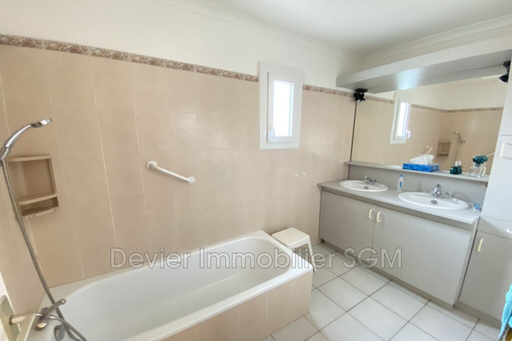 vente villa 4 Pièce(s) – 4 pièces – 3 chambres – 4  – 100.00 m²