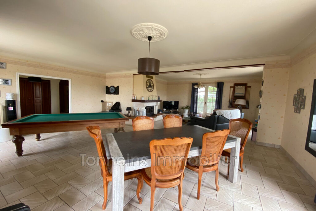 Maison de construction traditionnelle 4CH. – 6 pièces – 4 chambres – 4  – 257.00 m²