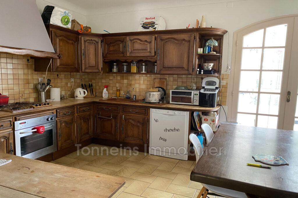 Maison de construction traditionnelle 4CH. – 6 pièces – 4 chambres – 4  – 257.00 m²