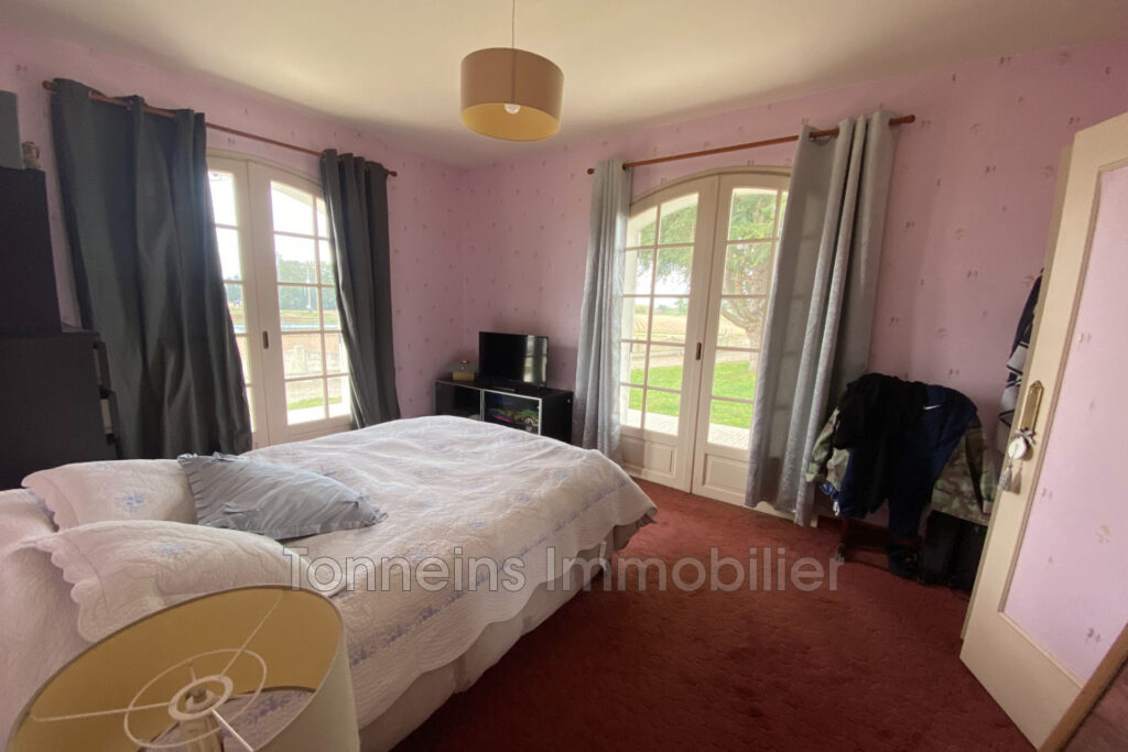 Maison de construction traditionnelle 4CH. – 6 pièces – 4 chambres – 4  – 257.00 m²