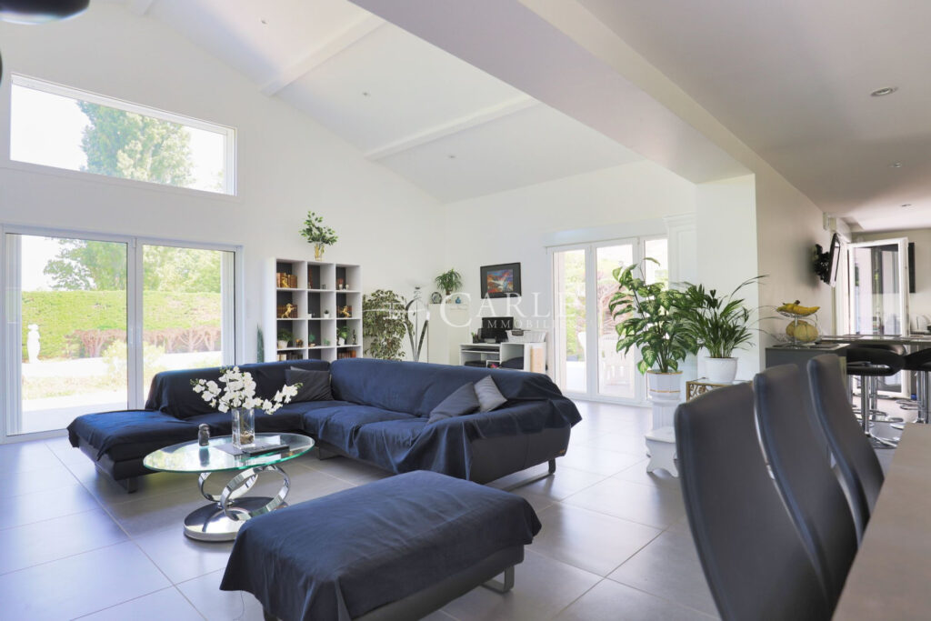 Villa rénovée de 178 m² avec piscine, sans vis-à-vis et en fon – 7 pièces – 4 chambres – 4  – 178.00 m²