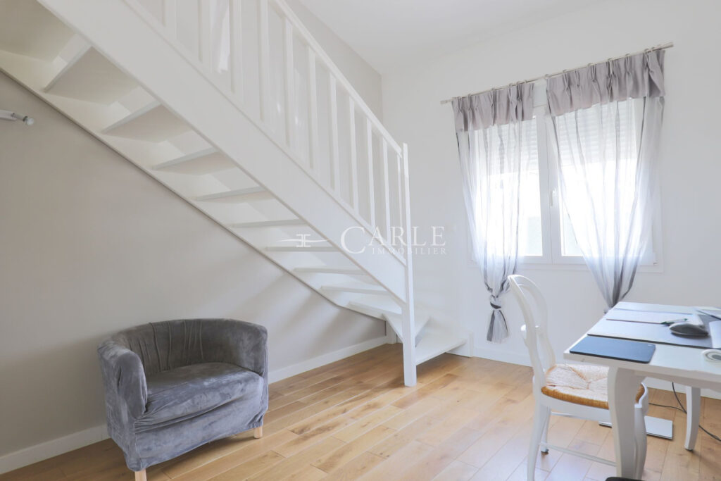 Villa rénovée de 178 m² avec piscine, sans vis-à-vis et en fon – 7 pièces – 4 chambres – 4  – 178.00 m²