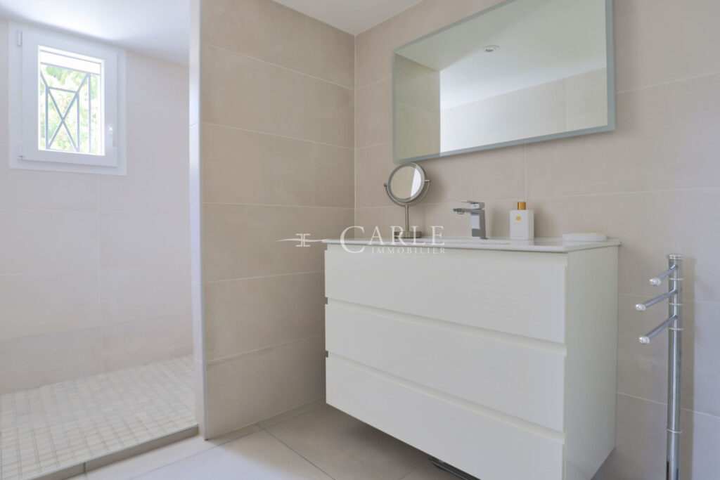 Villa rénovée de 178 m² avec piscine, sans vis-à-vis et en fon – 7 pièces – 4 chambres – 4  – 178.00 m²