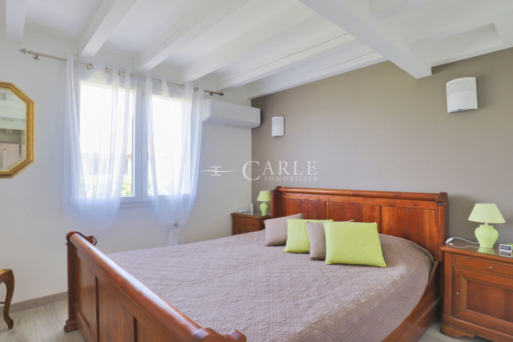 Villa rénovée de 178 m² avec piscine, sans vis-à-vis et en fon – 7 pièces – 4 chambres – 4  – 178.00 m²