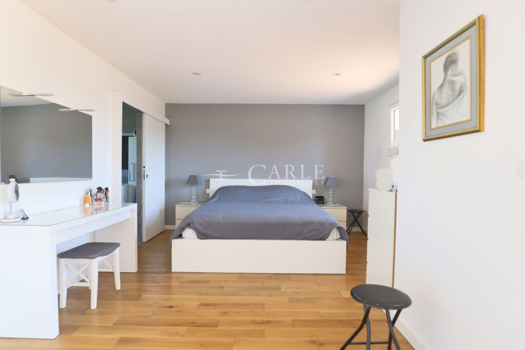 Villa rénovée de 178 m² avec piscine, sans vis-à-vis et en fon – 7 pièces – 4 chambres – 4  – 178.00 m²