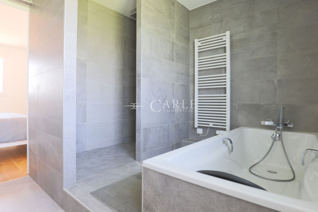 Villa rénovée de 178 m² avec piscine, sans vis-à-vis et en fon – 7 pièces – 4 chambres – 4  – 178.00 m²