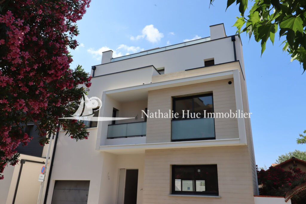 vente maison contemporaine 5 Pièce(s) – 5 pièces – 3 chambres – 4  – 174.00 m²