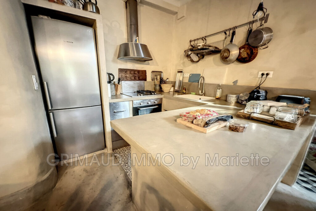 vente maison de village 9 Pièce(s) – 9 pièces – 7 chambres – 4  – 300.00 m²