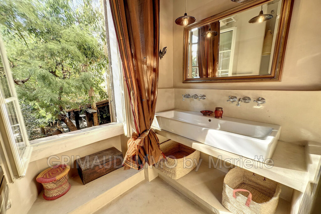 vente maison de village 9 Pièce(s) – 9 pièces – 7 chambres – 4  – 300.00 m²