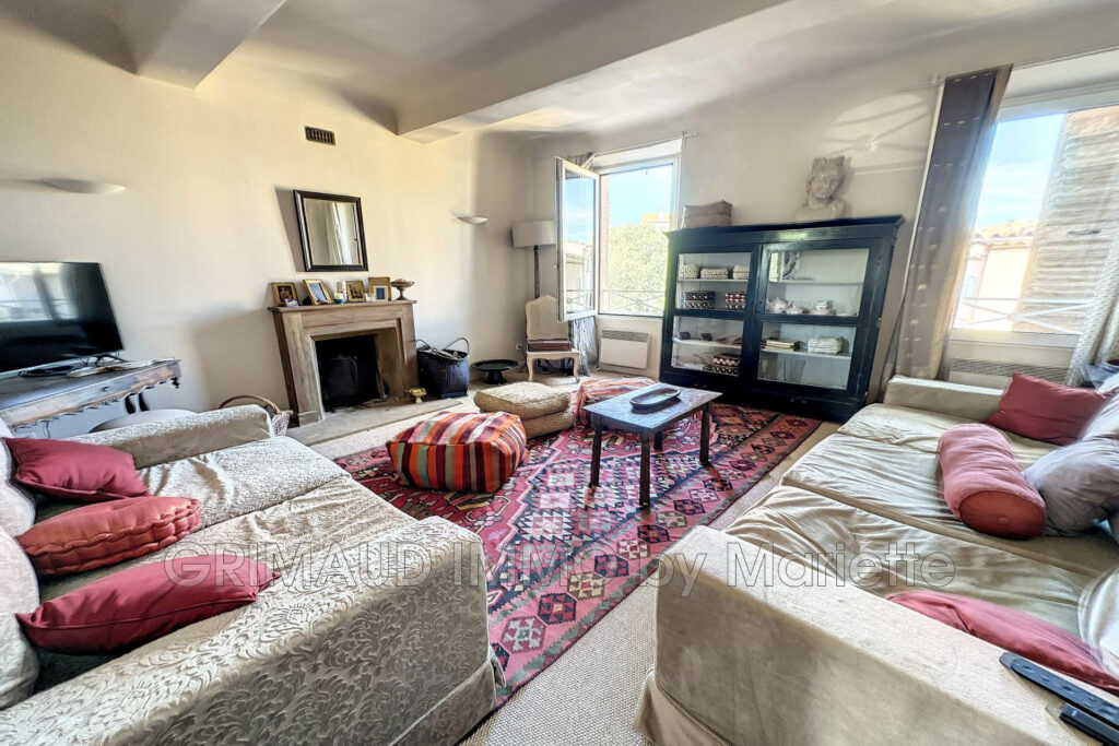 vente maison de village 9 Pièce(s) – 9 pièces – 7 chambres – 4  – 300.00 m²