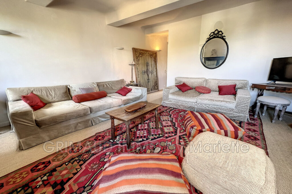 vente maison de village 9 Pièce(s) – 9 pièces – 7 chambres – 4  – 300.00 m²