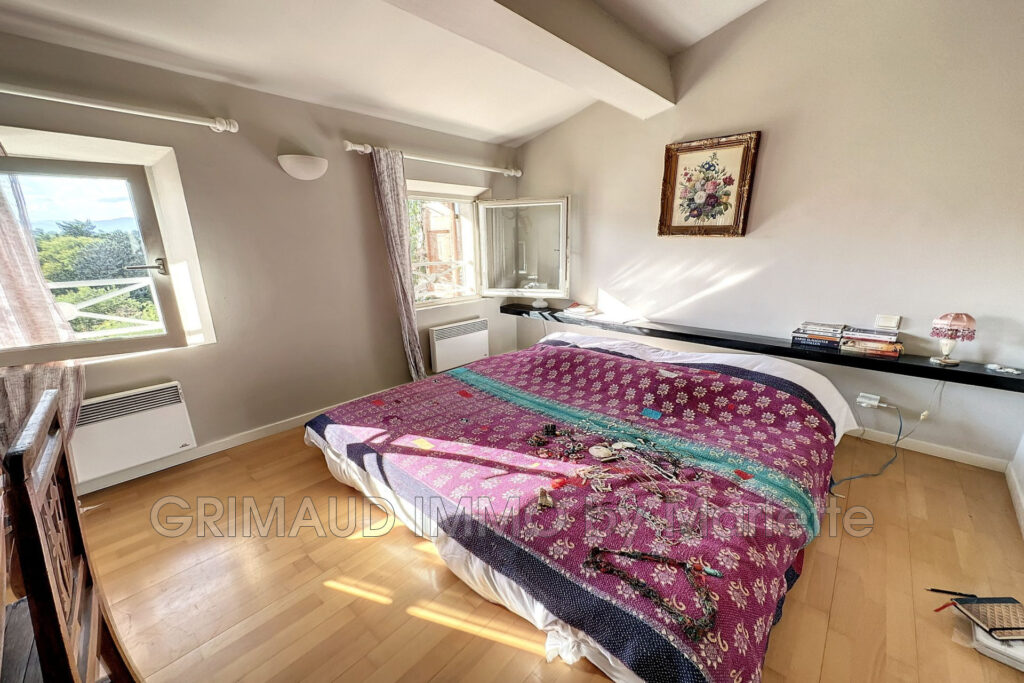 vente maison de village 9 Pièce(s) – 9 pièces – 7 chambres – 4  – 300.00 m²