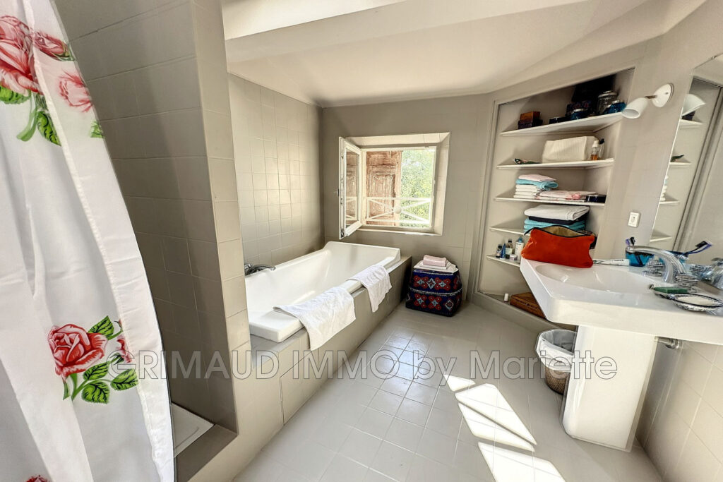 vente maison de village 9 Pièce(s) – 9 pièces – 7 chambres – 4  – 300.00 m²