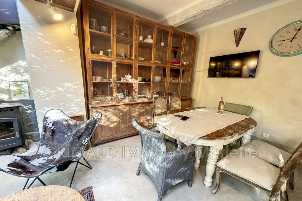 vente maison de village 9 Pièce(s) – 9 pièces – 7 chambres – 4  – 300.00 m²