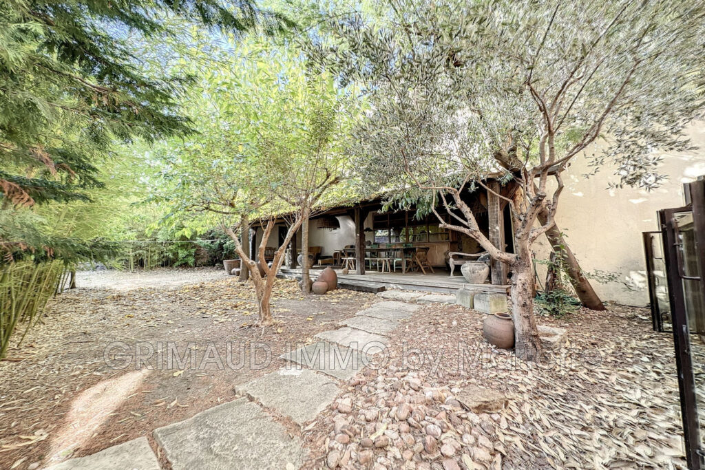 vente maison de village 9 Pièce(s) – 9 pièces – 7 chambres – 4  – 300.00 m²