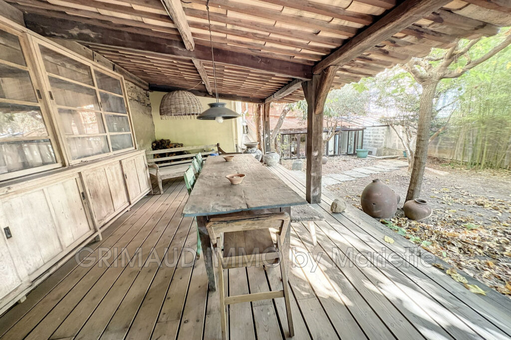 vente maison de village 9 Pièce(s) – 9 pièces – 7 chambres – 4  – 300.00 m²