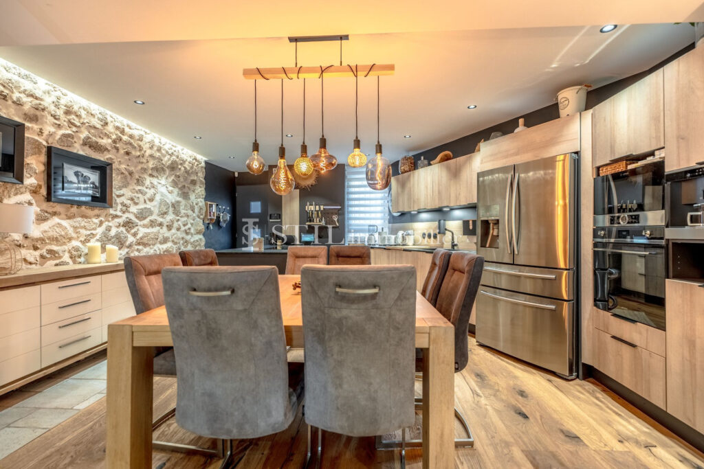 vente maison de village 5 Pièce(s) – 5 pièces – 4 chambres – 4  – 125.00 m²