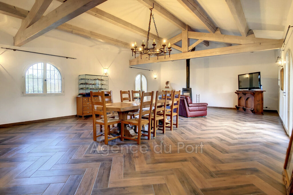 vente maison 4 Pièce(s) – 4 pièces – 3 chambres – 4  – 188.00 m²