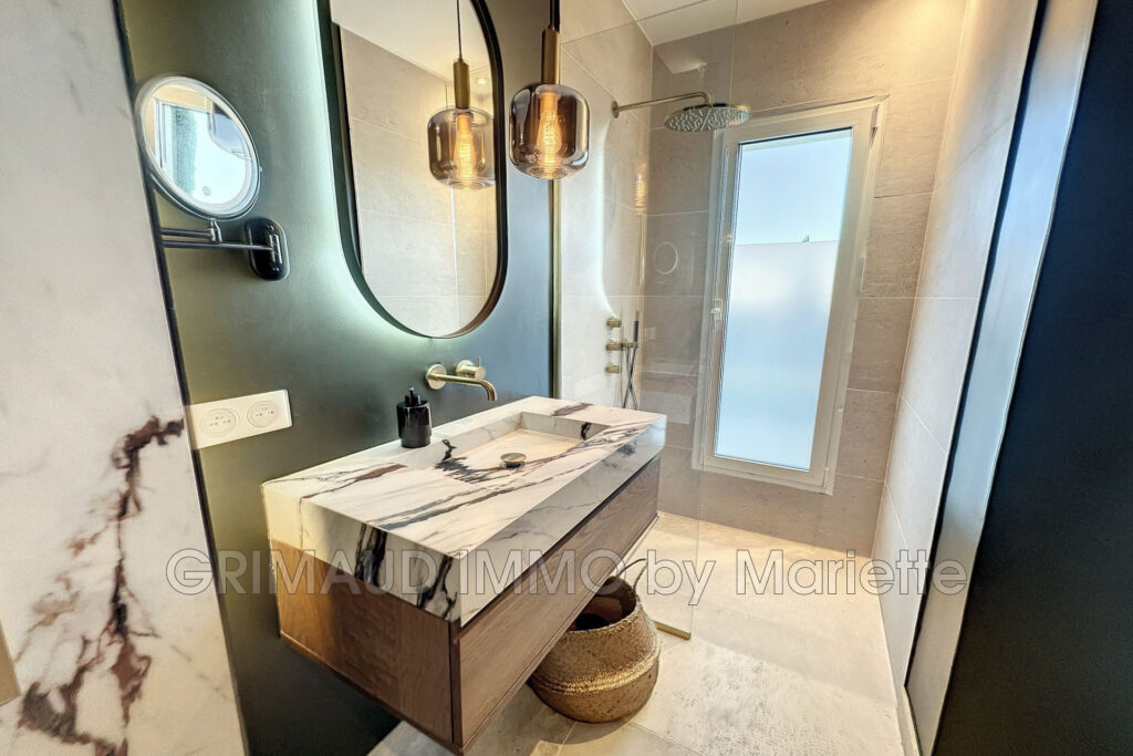 Villa sur 4170m² terrain avec vue dégagée et vue mer, compléte – 6 pièces – 7 chambres – 4  – 300.00 m²