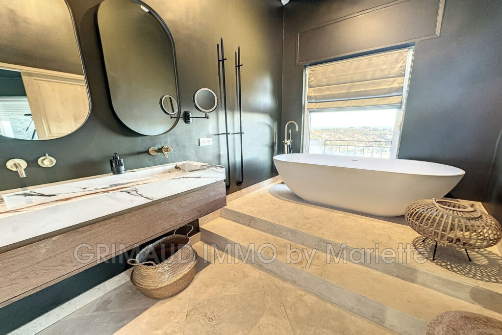 Villa sur 4170m² terrain avec vue dégagée et vue mer, compléte – 6 pièces – 7 chambres – 4  – 300.00 m²