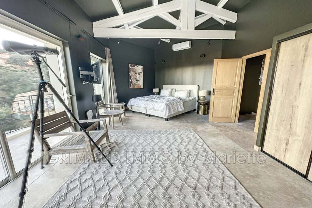 Villa sur 4170m² terrain avec vue dégagée et vue mer, compléte – 6 pièces – 7 chambres – 4  – 300.00 m²