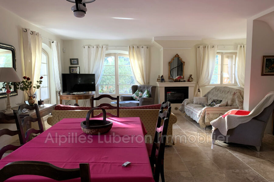 Maison à louer à Eygalières