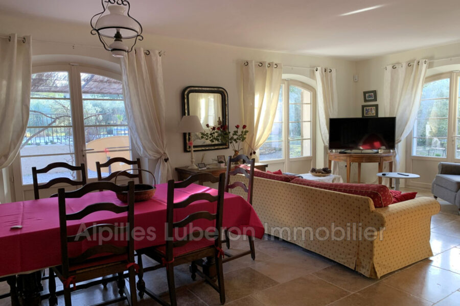 Maison à louer à Eygalières