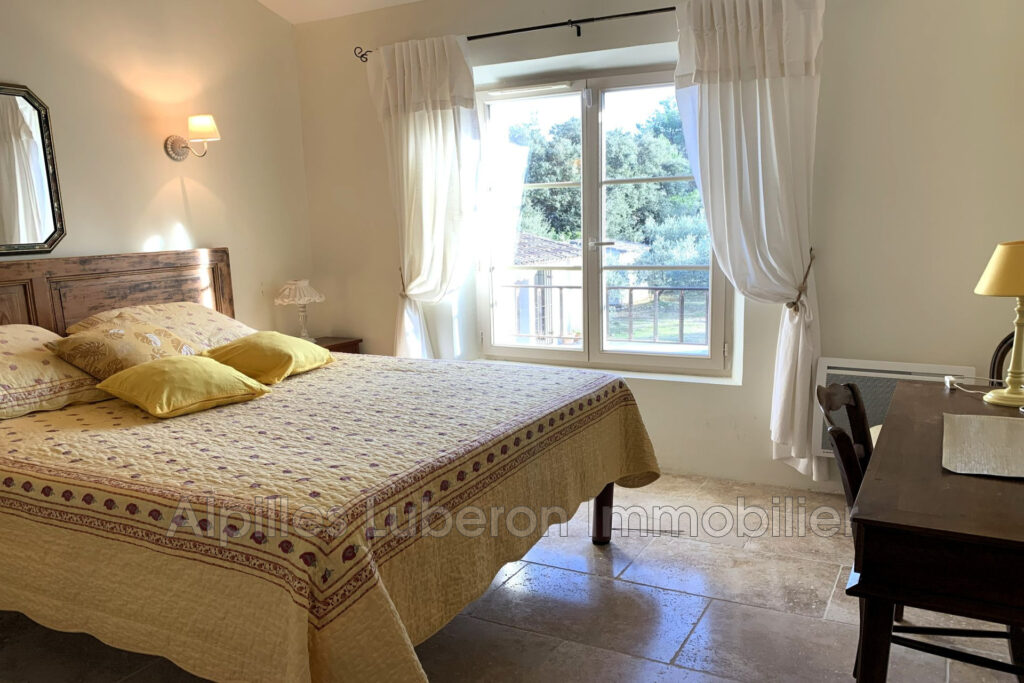 location saisonnière villa provençale 6 Pièce(s) – 6 pièces – 4 chambres – 4  – 147.00 m²