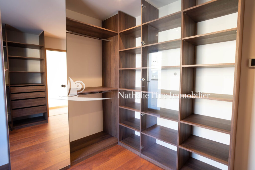 vente maison contemporaine 5 Pièce(s) – 5 pièces – 3 chambres – 4  – 174.00 m²